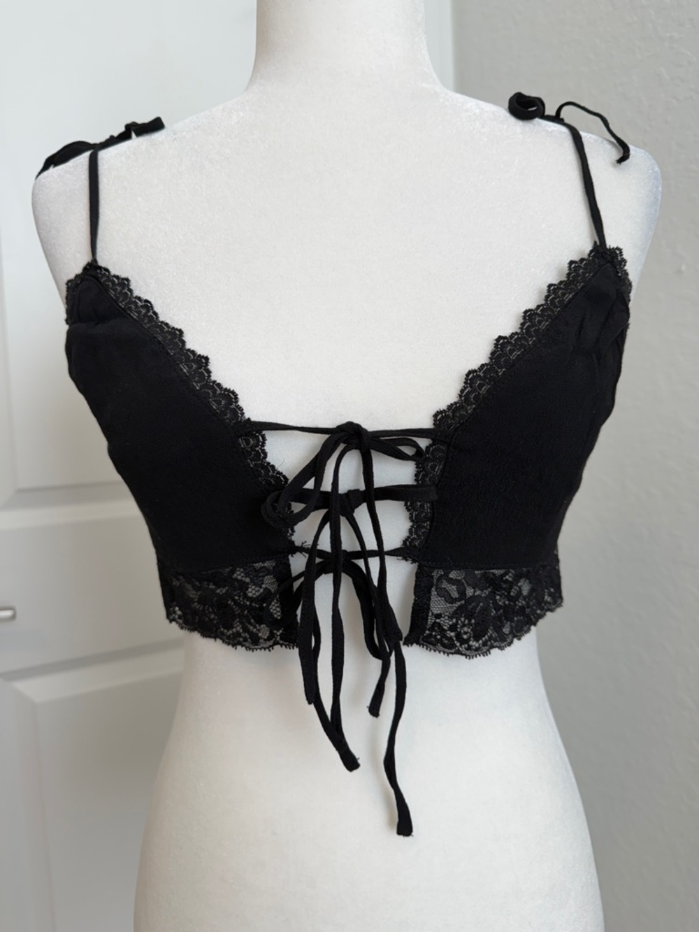 Garage Black Lace Crop Triple Tie Front Camisole Bow Bralette Style Top Small